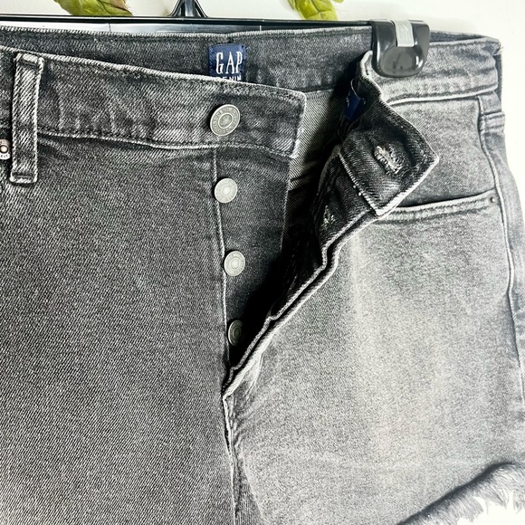 Gap Frayed Hem Denim Shorts - Picture 3 of 7